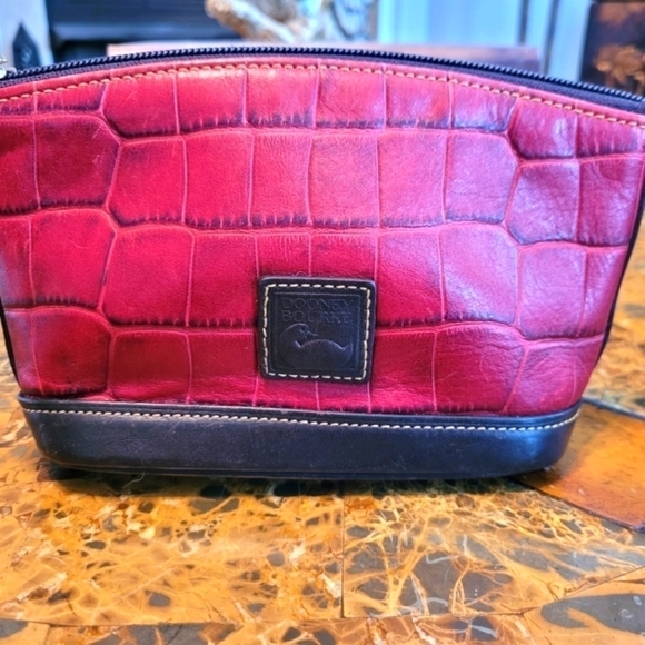 Dooney &Bourke red croc embossed leather pouchette - Picture 1 of 6